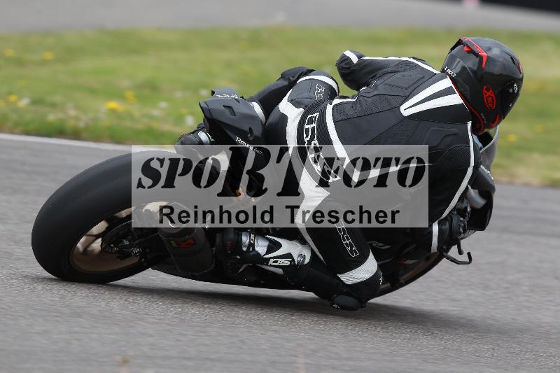 Archiv-2022/13 25.04.2022 Plüss Moto Sport ADR/Freies Fahren/backside
